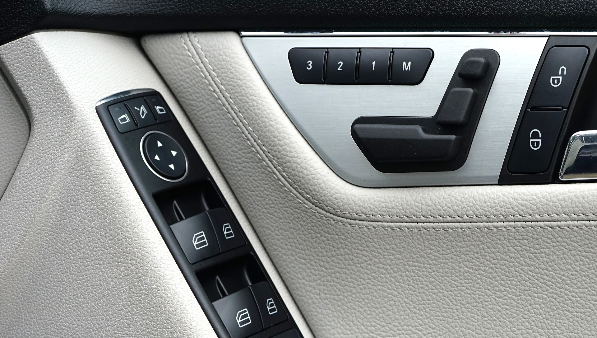 car-1535025_1920